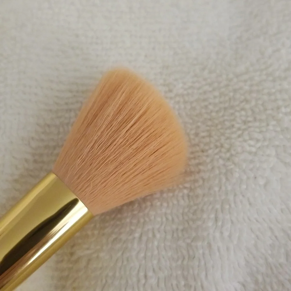 Alamar Cosmetics Cheek Perfecting Brush